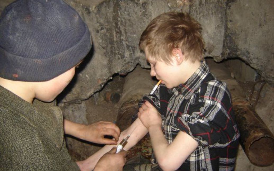Учений зі Словенії показав життя макіївських дітей-бомжів / © bomzhi.si
