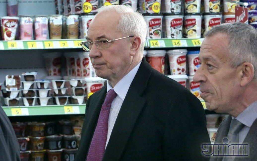 Азаров відвідав один із супермаркетів у Києві / © УНІАН