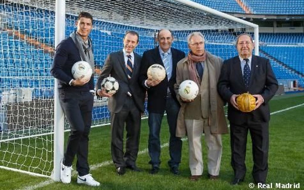Роналду з іншими легендами "Реалу" / © realmadrid.com