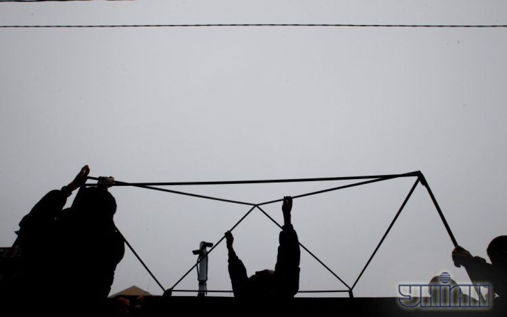 Кияни в чергове &laquo;вибили&raquo; рейдерів з Десятинного провулка / © УНІАН