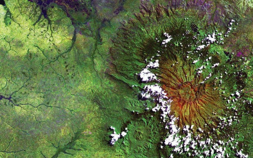 Згаслий вулкан Елгон на Східному Африканському плоскогір&#039;ї. / © NASA