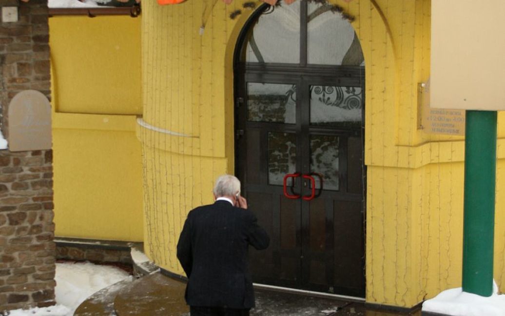 Мер Донецька Лук&#039;янченко роздав грамоти чорнобильцям у стриптиз-барі / © ttolk.ru