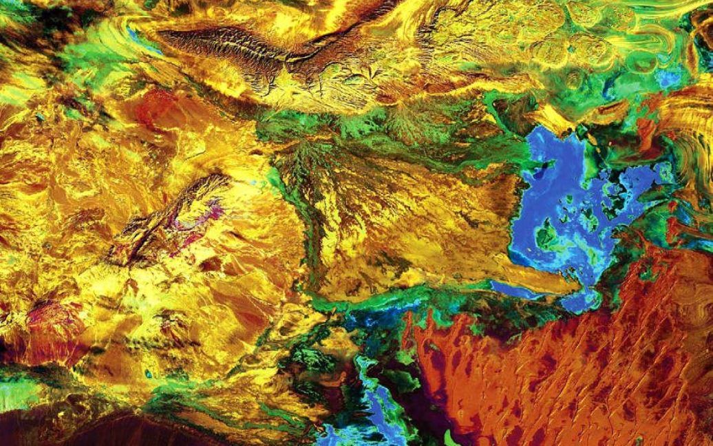 Великий солончак у Ірані. / © NASA