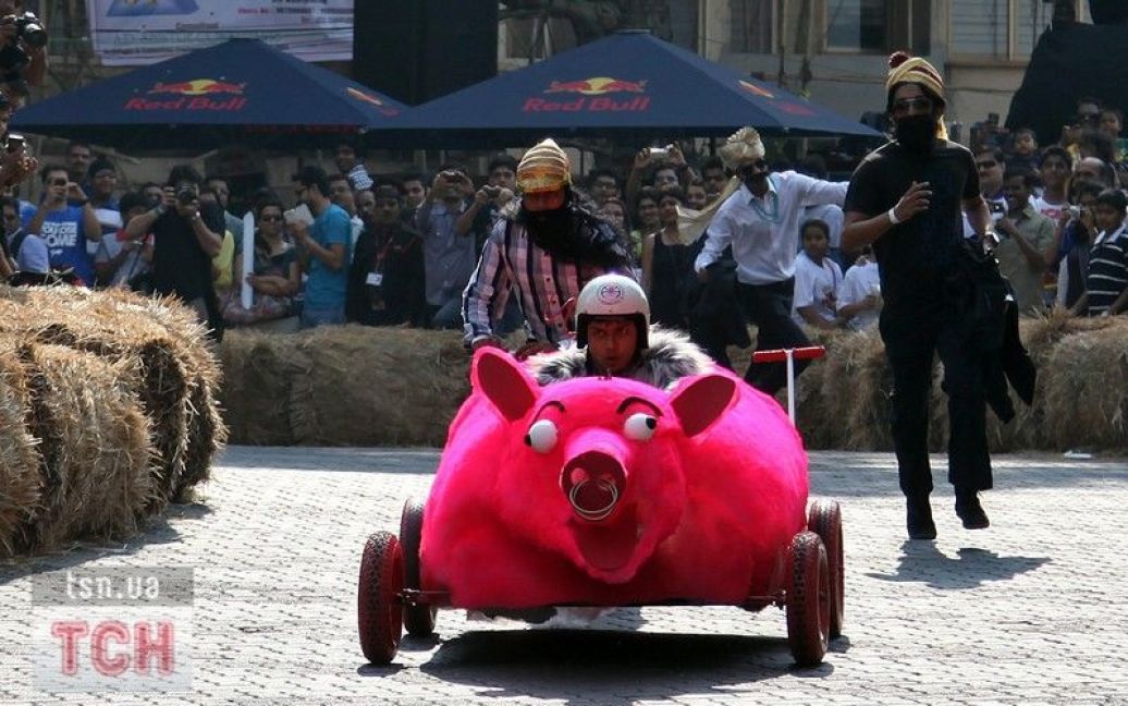 В Індії відбулись перегони Red Bull Soapbox Race / © Фото EPA/UPG
