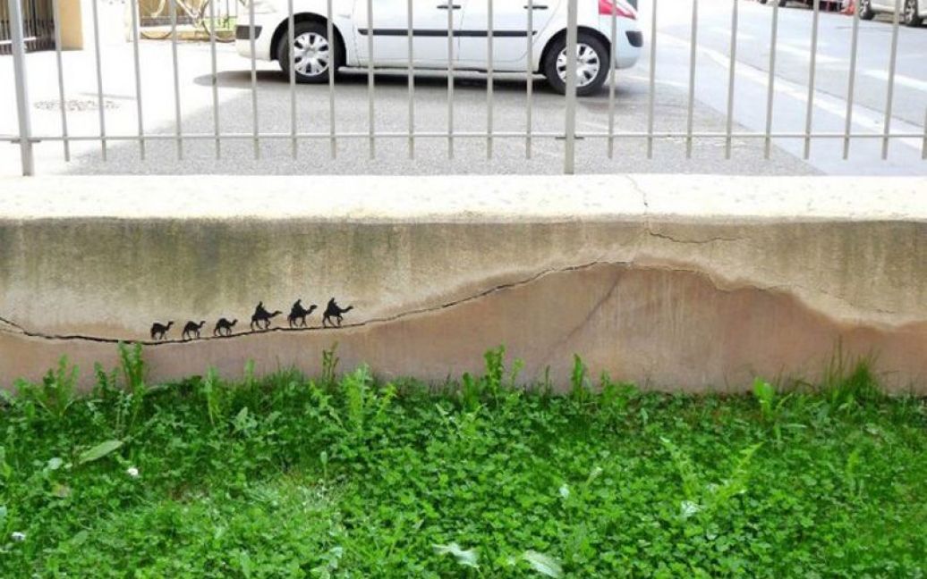 Французький художник творить шедеври із тріщин на стінах міста. / © bigpicture.ru