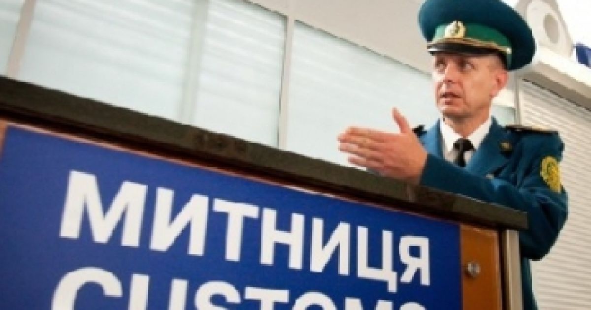 Мінекономіки пропонує обкласти весь імпорт 10-відсотковим збором