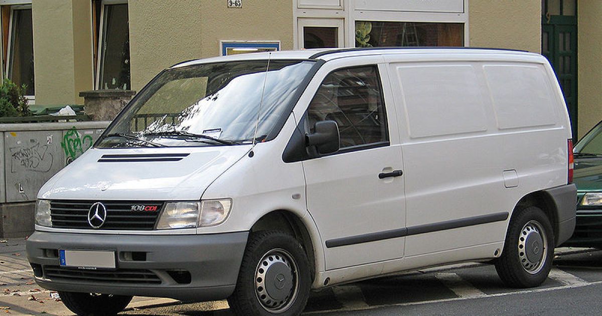 Чоловік напився і загубив "Мерседес Віто" з трупом