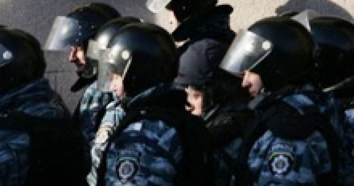 В центр Києва зігнали 7 автобусів з правоохоронцями