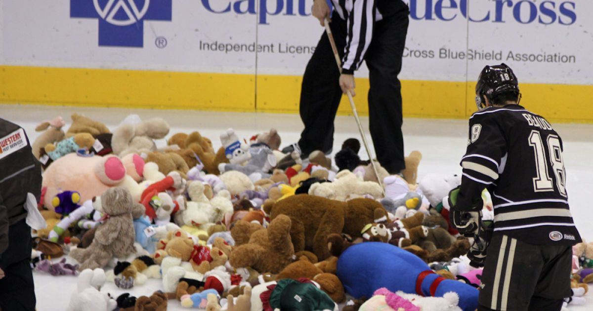 Teddy Bear Toss Night в Херші