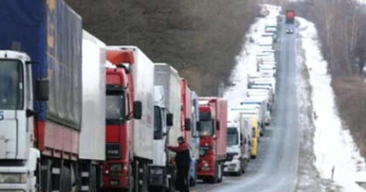На трасі між Москвою і Пітером утворився 200-кілометровий затор