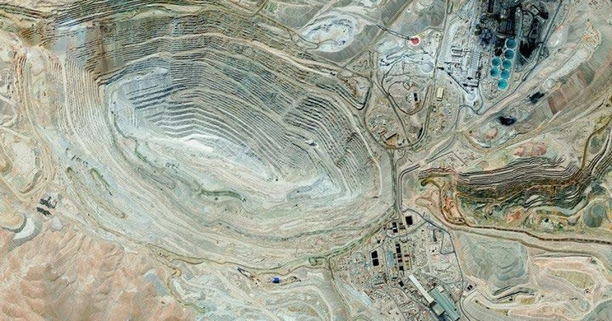9. Чилі 10/14/12 - найбільша відкрита мідна шахта Чукікамата

Satellite Photograph by DigitalGlobe / © daypic.ru