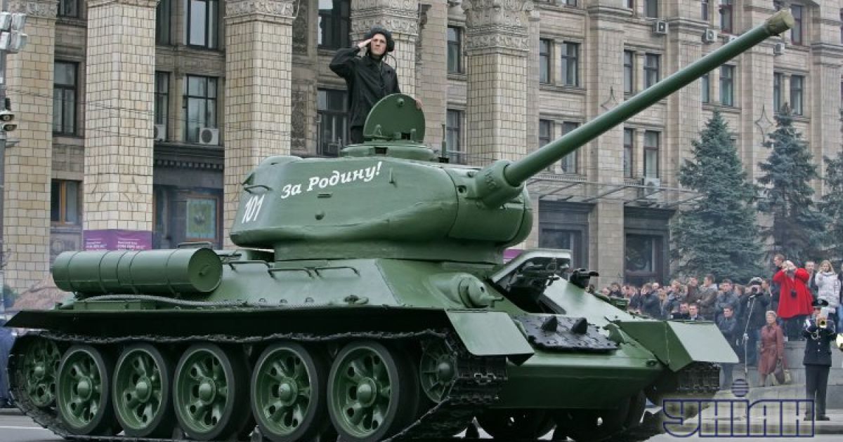 Головною вулицею міста пройдуть військові оркестри та техніка