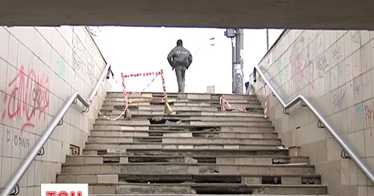 Підземний перехід під проспектом Перемоги перебуває в катастрофічному стані