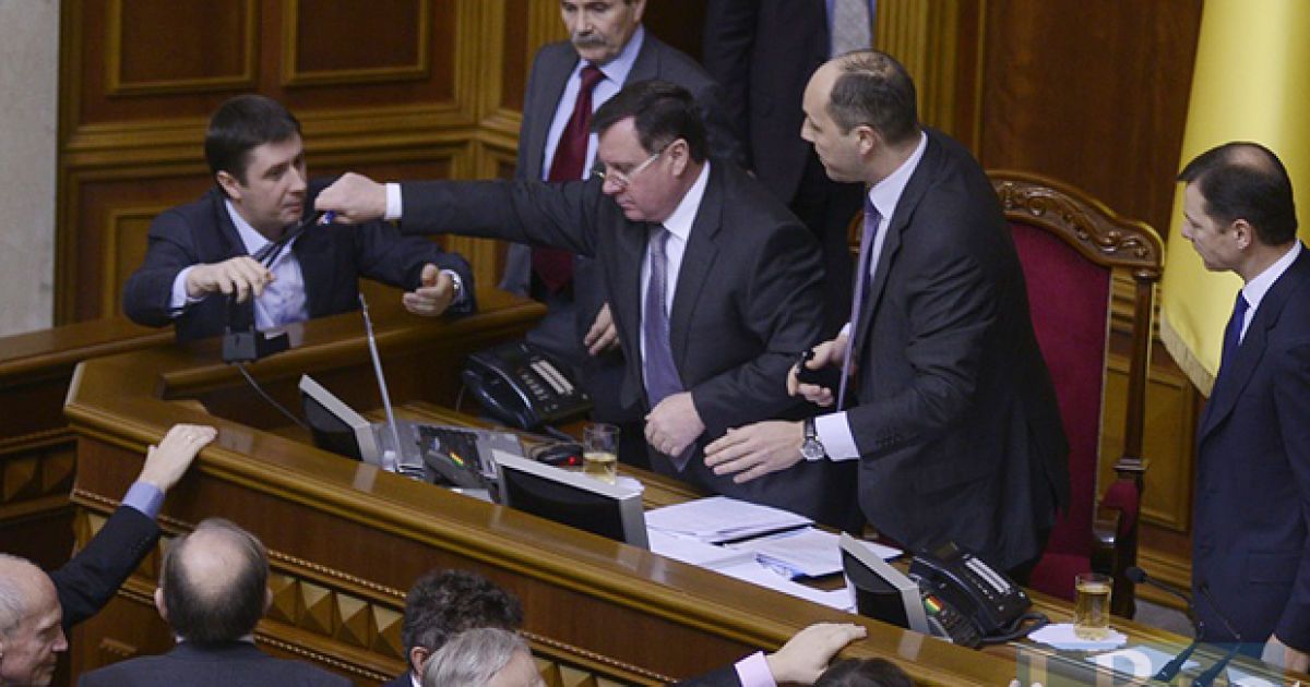 В українських депутатів найбільші пільги в світі