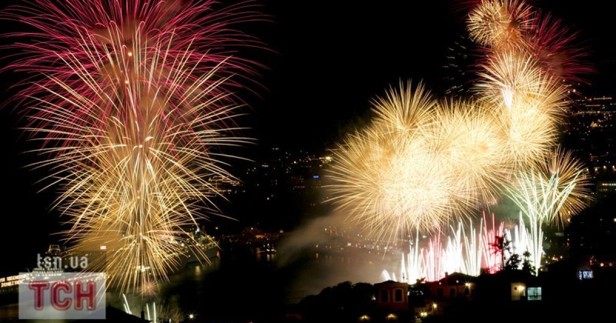 Європа запалила святкові вогні / © Фото EPA/UPG