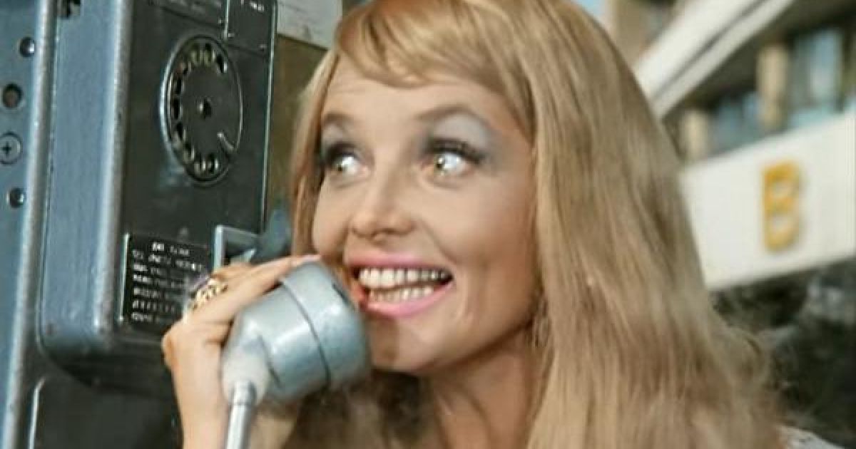 За попередніми даними, вона захворіла на пневмонію