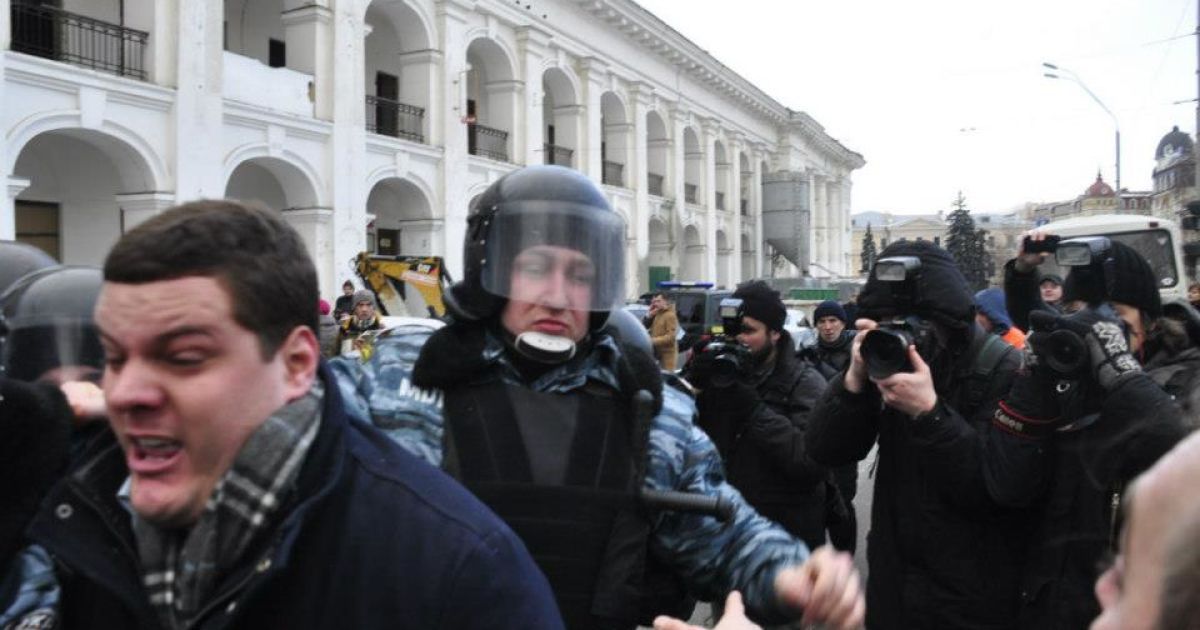 Біля Гостинного двору побилися депутати / © facebook.com/alex.zakletsky