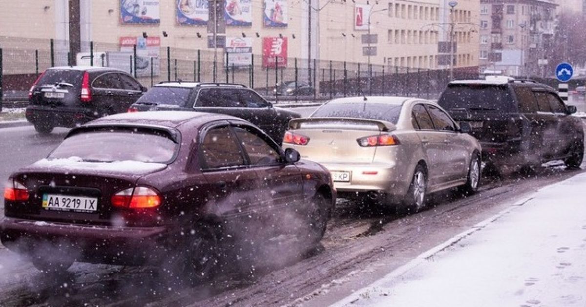 З ранку в столиці йде сильний сніг