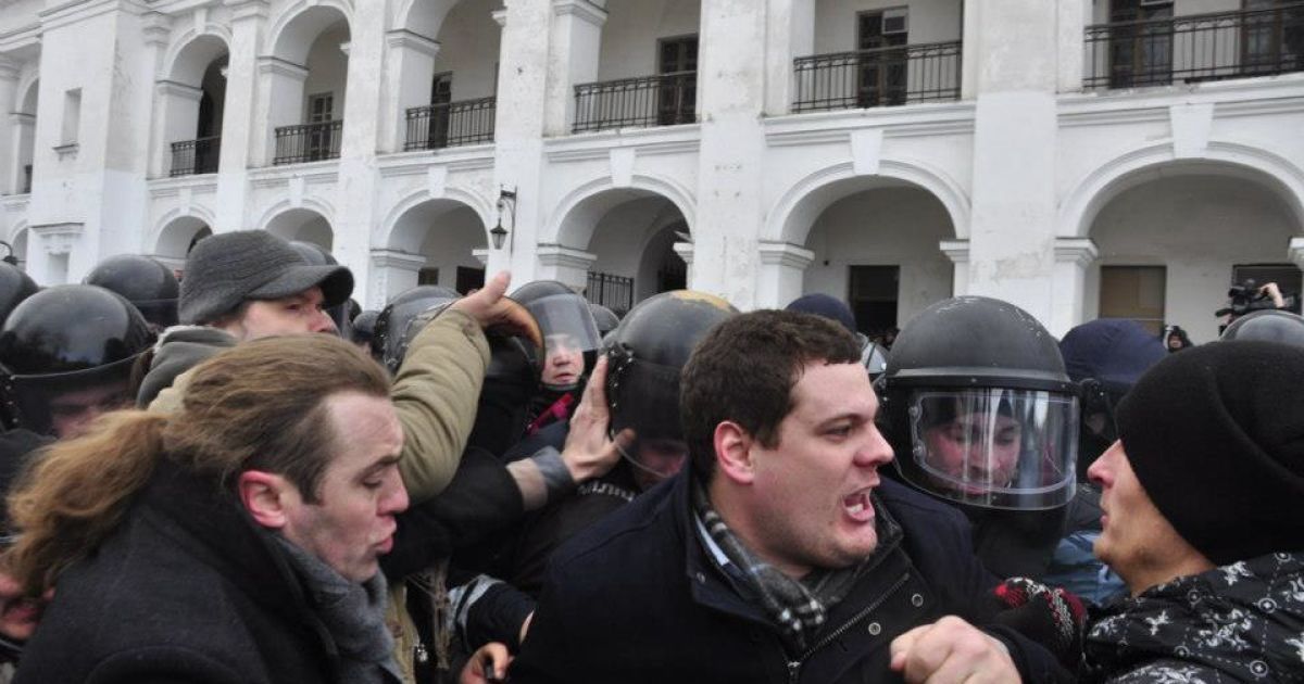 Біля Гостинного двору побилися депутати / © facebook.com/alex.zakletsky