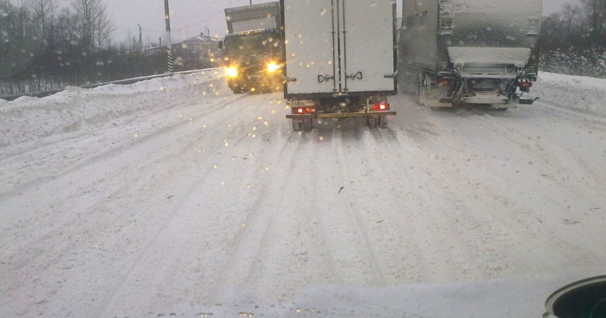 Трасу, яка веде до Москви, знову стоїть у величезній пробці