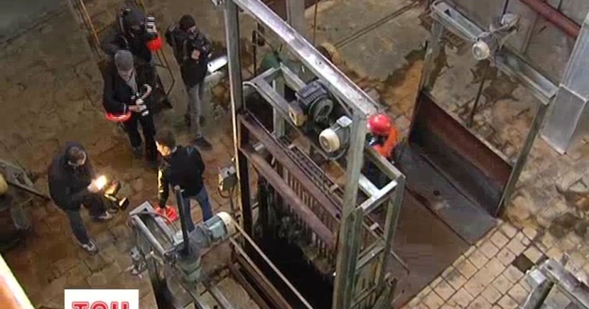 У Києві жінки розгрібають лайно за 1,5 тис. грн на місяць