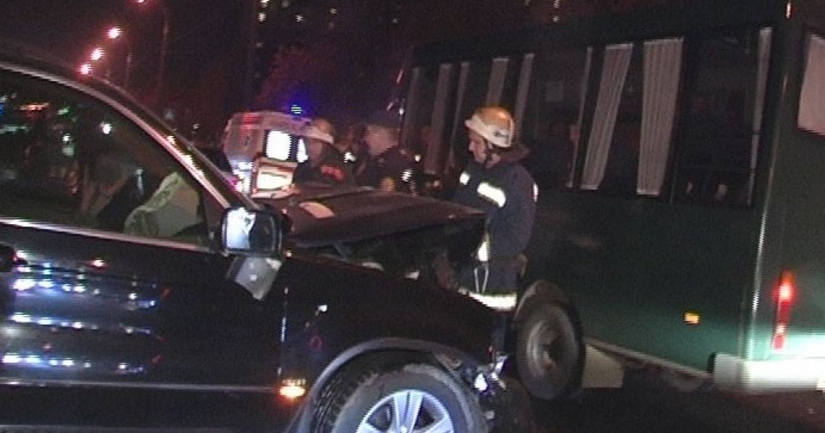 БМВ протаранила легковик "Шевроле" на зустрічній смузі
