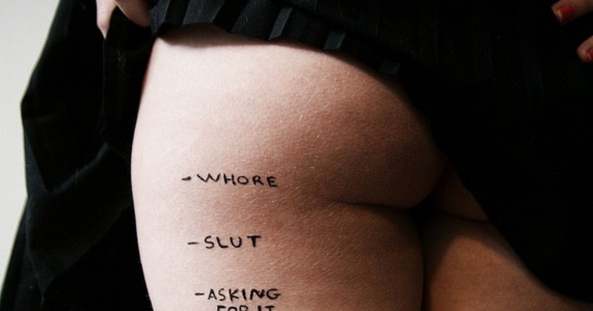 Італієць застромив руку під спідницю пасажирці у вагоні і полизав її ноги.