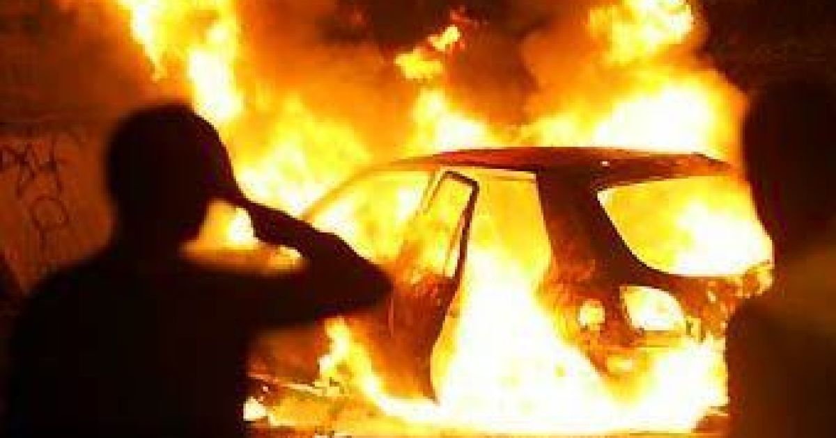 У Києві горіла автівка