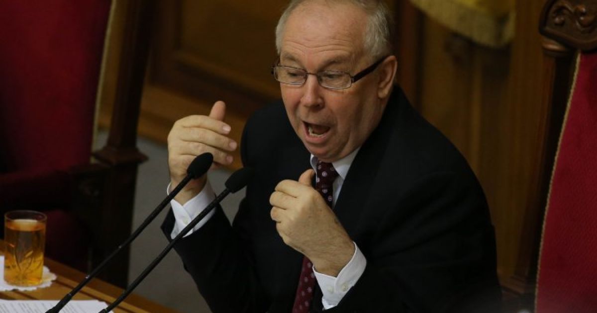 Згідно з рішенням суду, Рибак має забрати картки в Балоги та Домбровського