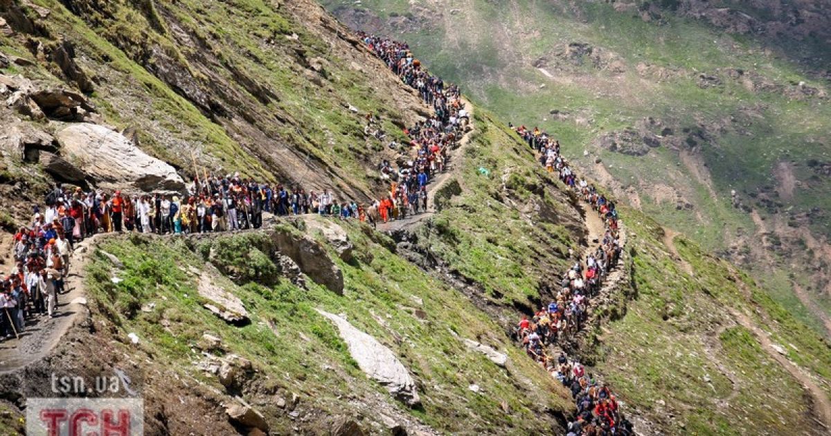 Індуїстські паломники на їхньому шляху до печери святої Амарнатх / © Фото EPA/UPG