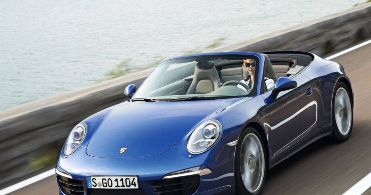 Найкращим з найкращих став Porsche 911 в сьомому поколінні. Базова вартість новинки в США складає $ 82,1 тис., але журналові більше сподобався варіант за $ 93,7 тис.