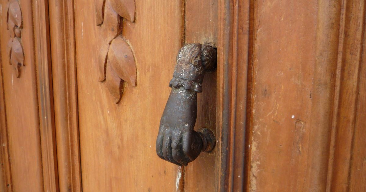 У Росії заарештували двері