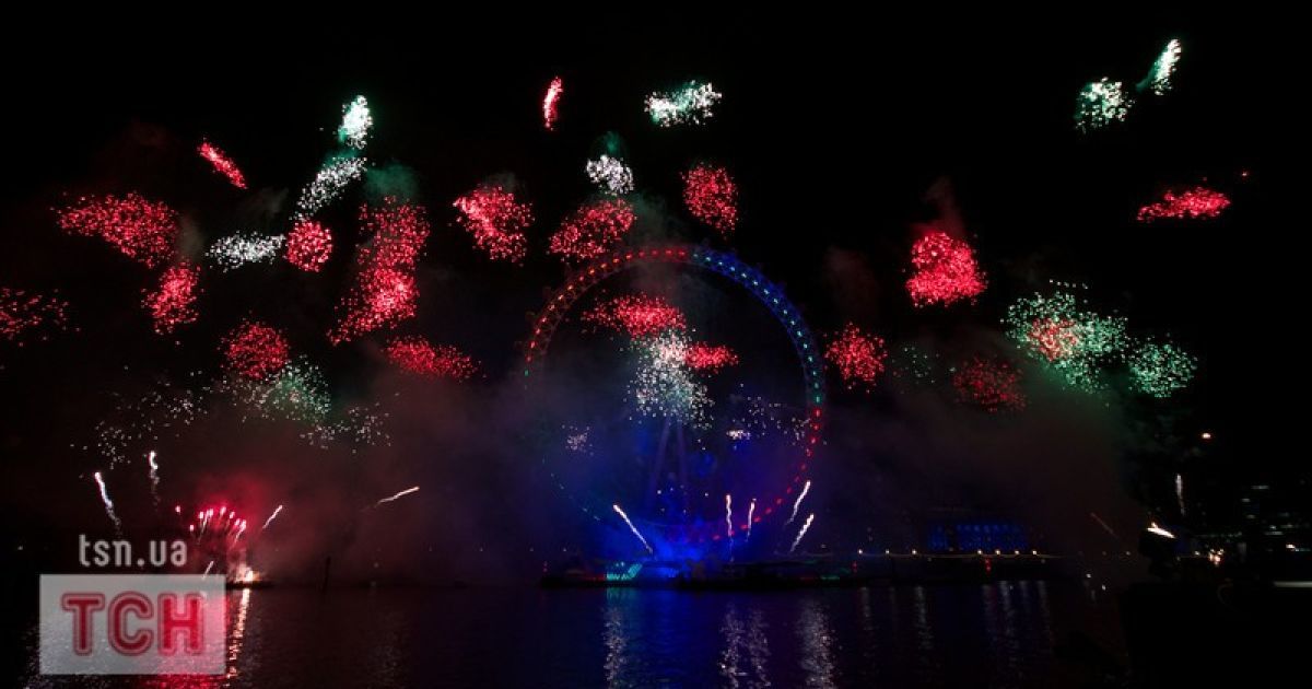 Європа запалила святкові вогні / © Фото EPA/UPG