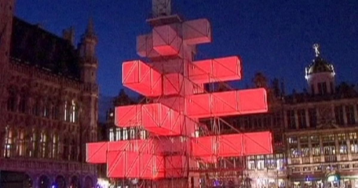 Незвична ялинка викликала неоднозначну реакцію в Бельгії