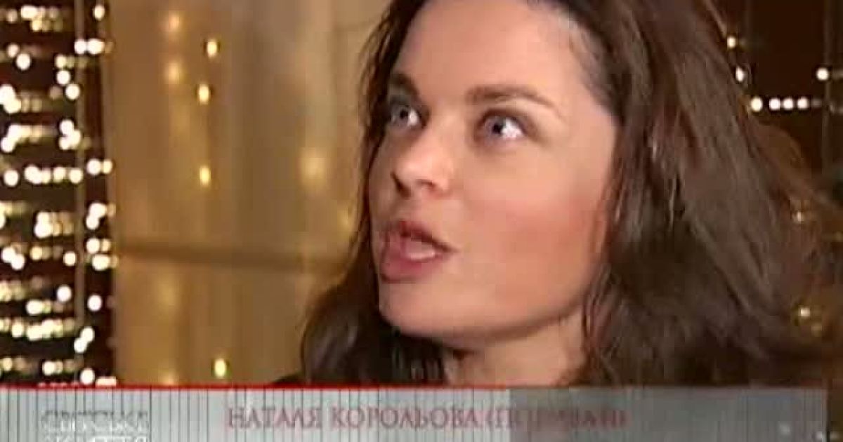 Наталка Корольова тримає маму в руках