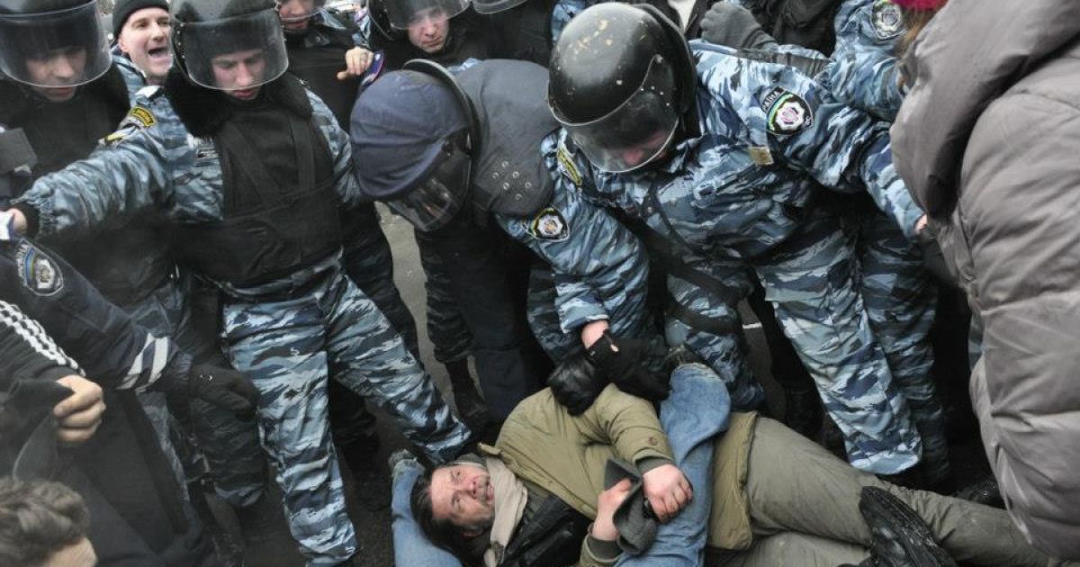 Біля Гостинного двору побилися депутати / © facebook.com/alex.zakletsky