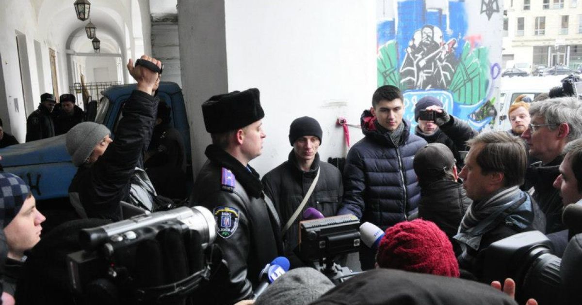 Біля Гостинного двору побилися депутати / © facebook.com/alex.zakletsky