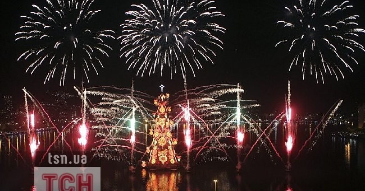 Новий Рік сто років тому святкували з ікрою і без снігурочки.