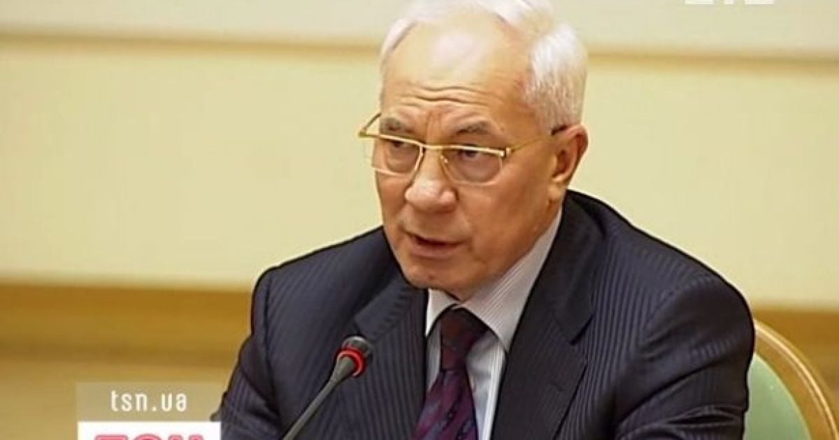 Азаров каже, що із заторами слід боротися обмеженнями