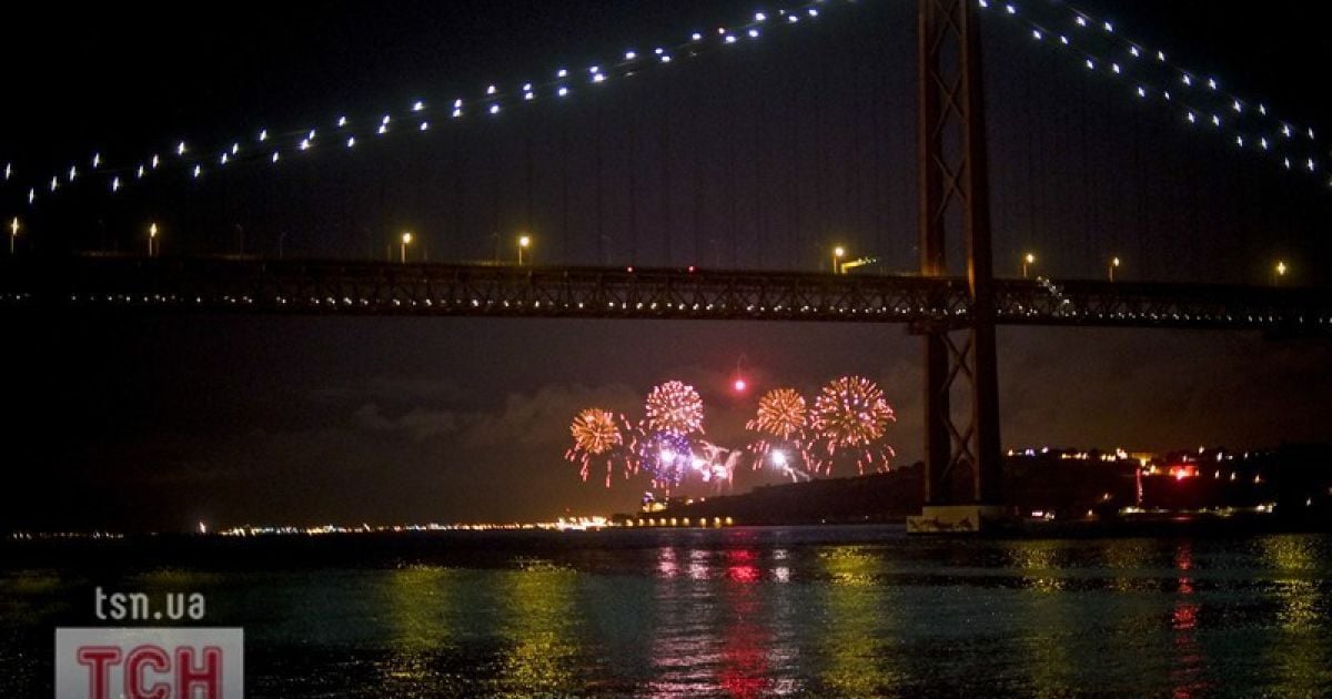 Європа запалила святкові вогні / © Фото EPA/UPG