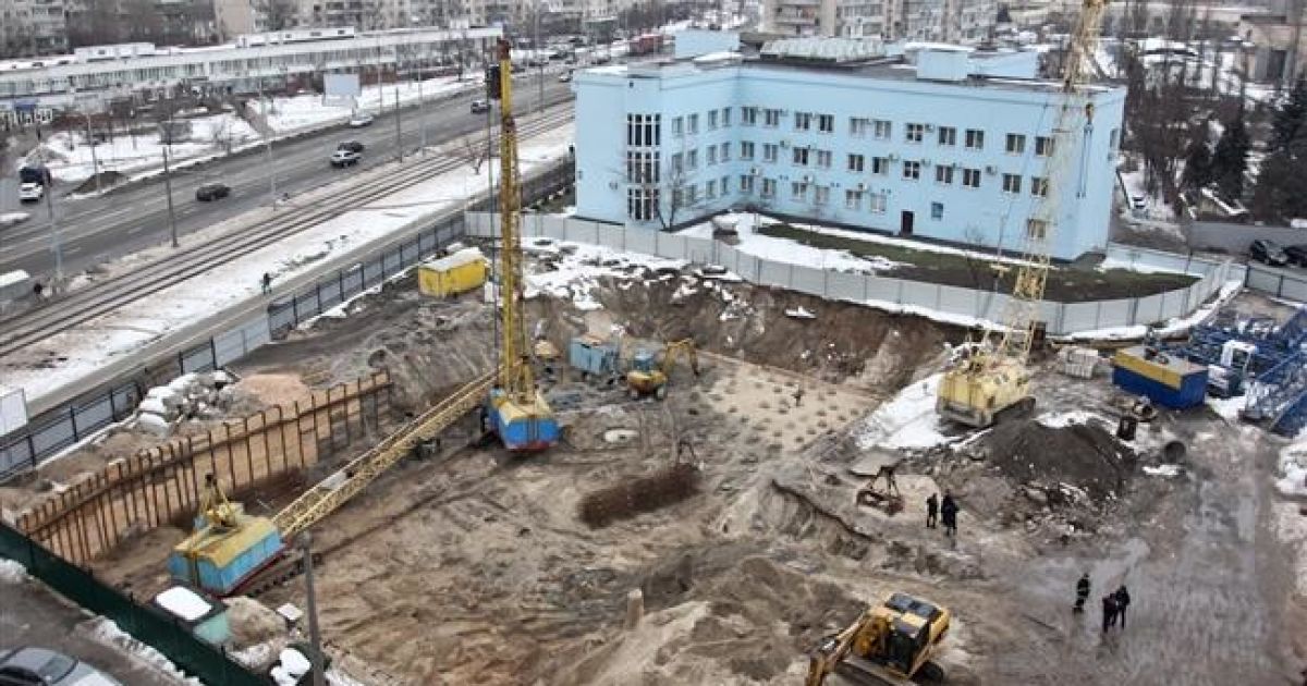 На будмайданчику у Києві кран вбив двох людей / © ЛігаБізнесІнформ