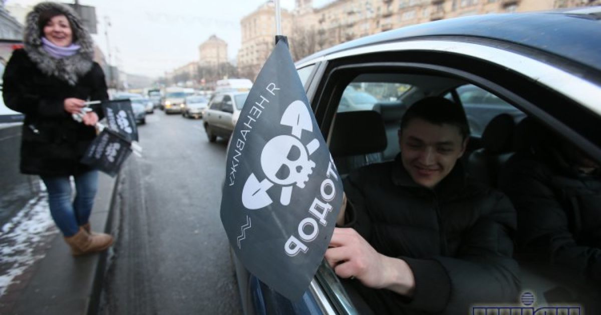 Цьогоріч дороги Києва перетворилися на нескінченні ями / © УНІАН