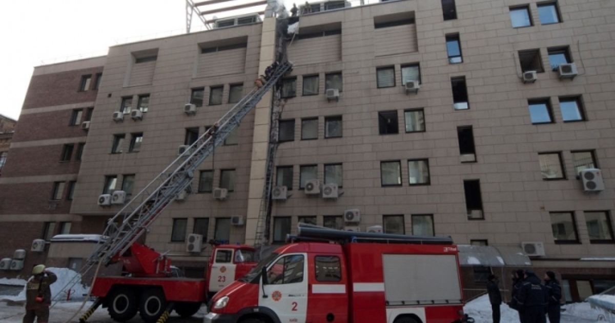 На другому поверсі бізнес-центра загорілась витяжка