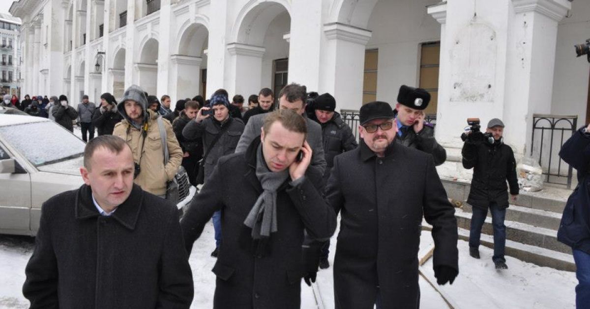 Біля Гостинного двору побилися депутати / © facebook.com/alex.zakletsky