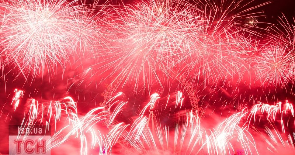 Європа запалила святкові вогні / © Фото EPA/UPG