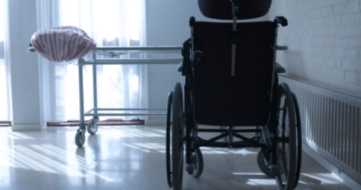 Вчені створили пристрій, який дозволяє паралізованим рухати ногами