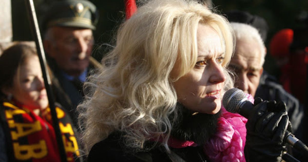 Фаріон ділом доводить свою нелюбов до Колесніченка