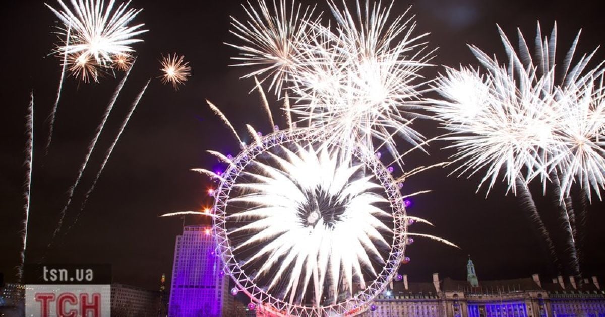 Європа запалила святкові вогні / © Фото EPA/UPG