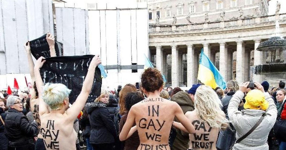 У ватикані femenістки зірвали месу та вимагали папі римському 