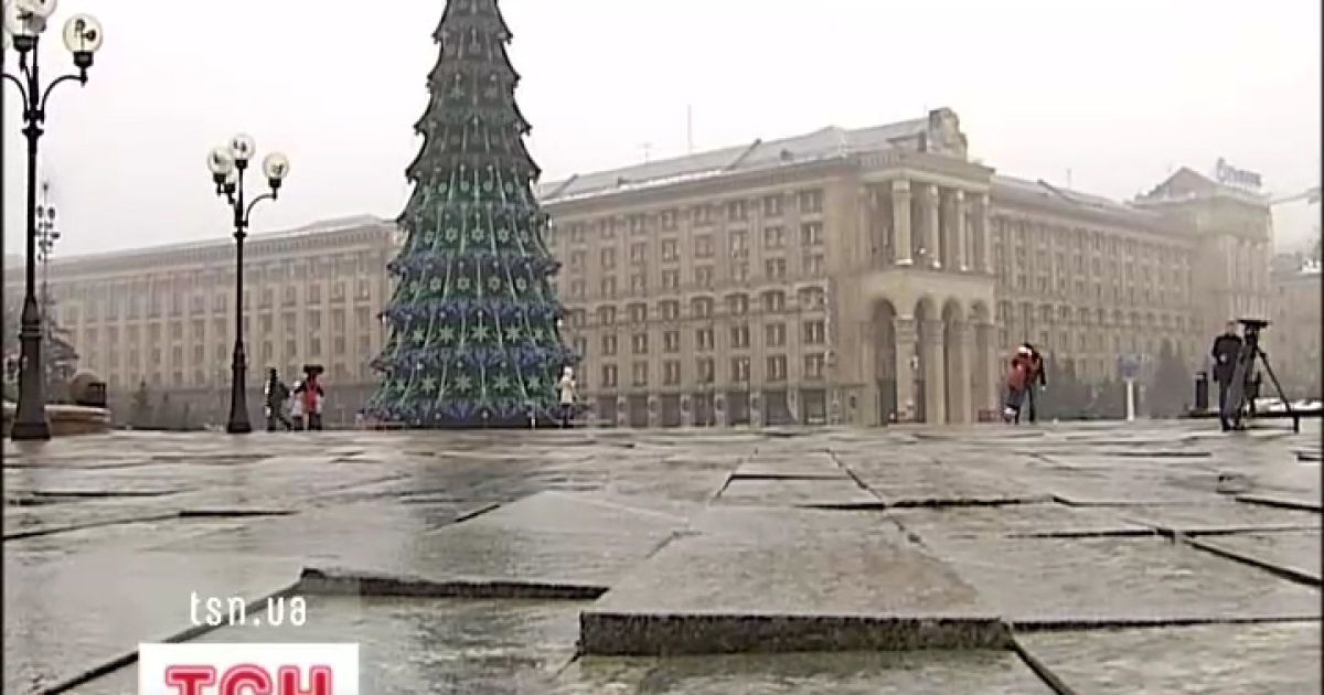 Кияни розбивають щелепи та втрачають зуби через бруківку на Майдані